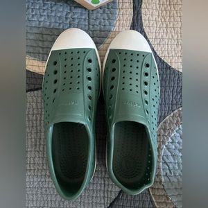 Native Jefferson Spooky Green Women’s size 8 Men’s size 6 new in box